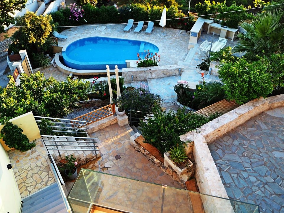 2 Wohnungen mit Garten und Pool - Almyrida