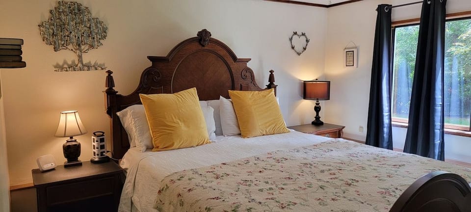 Rustic Retreat Vaquero Room image 1