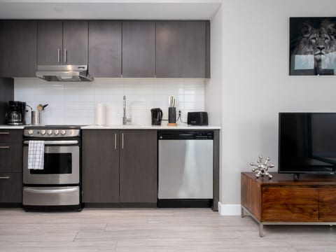 Modern 2BR in Edmonton | The Hendrix