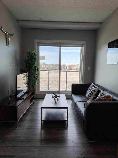 Modern 2BR in Edmonton | Park Avenue