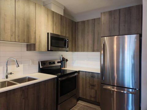 Modern 2BR in Edmonton | Park Avenue