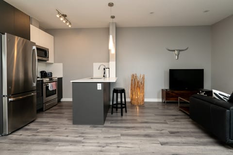Modern 1BR in Edmonton | Village on 105