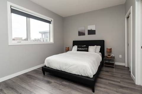 Modern 1BR in Edmonton | Village on 105