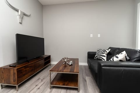 Modern 1BR in Edmonton | Village on 105