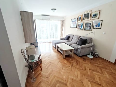 Appartement in Varoš mit Möbliertem Balkon, Stara gradska vijećnica-Nähe und Me