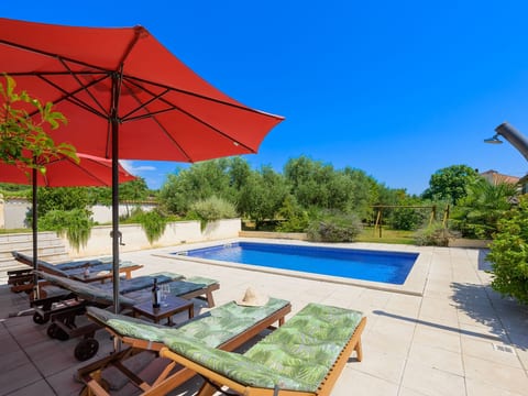 Sabina mit zwei Ferienwohnung und Pool