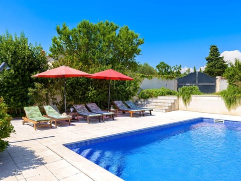 Sabina mit zwei Ferienwohnung und Pool
