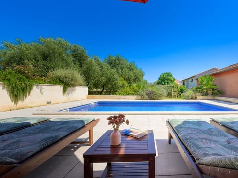 Sabina mit zwei Ferienwohnung und Pool