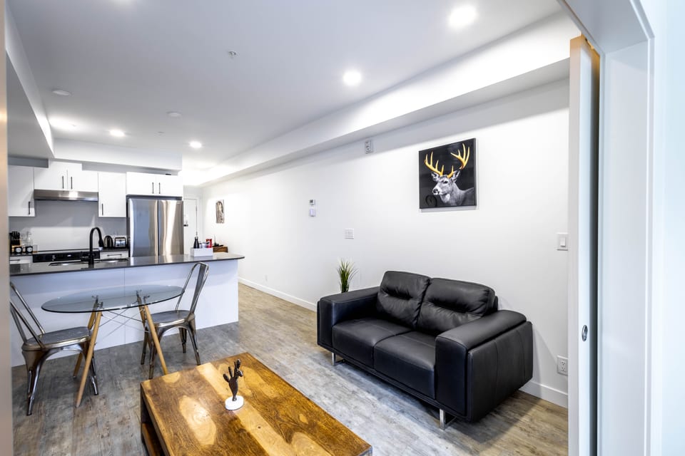 Furnished 1BR in Regina | Metro - Regina