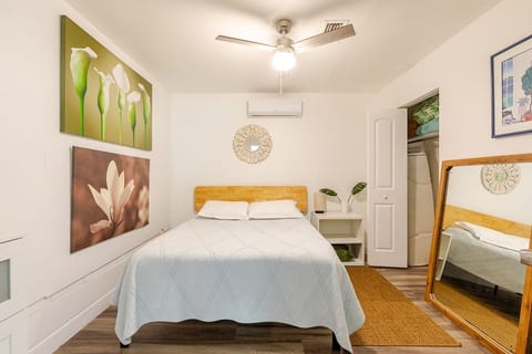 Stylish one-bedroom apartment and beautiful Garden image 3