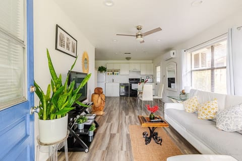 COOKING AND SOCIAL ROOM