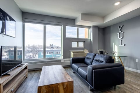Luxury 2 BR Suite in Regina | Metro
