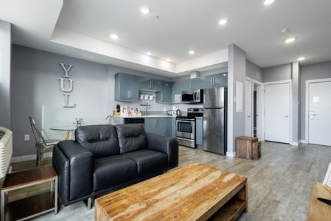 Luxury 2 BR Suite in Regina | Metro