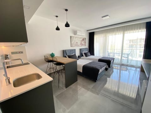 Holiday Studio Apartment in Courtyard Long Beach