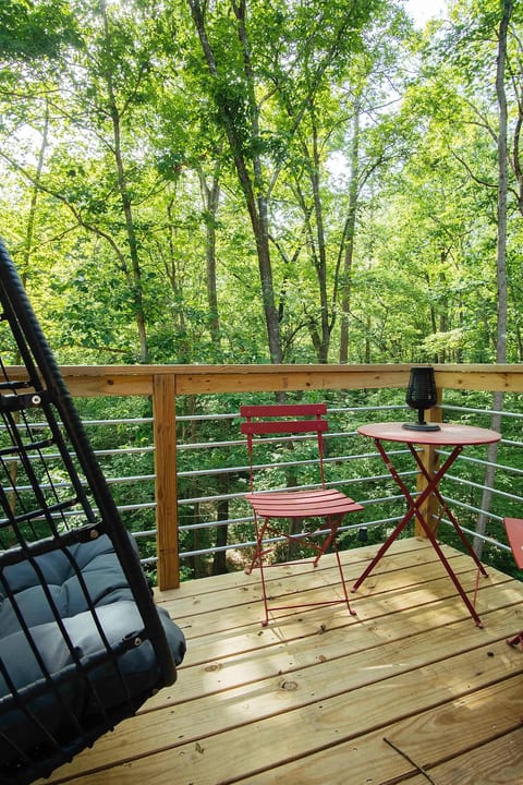 Romantic Cabin: Hot Tub, Fire Pit, Cozy Getaway