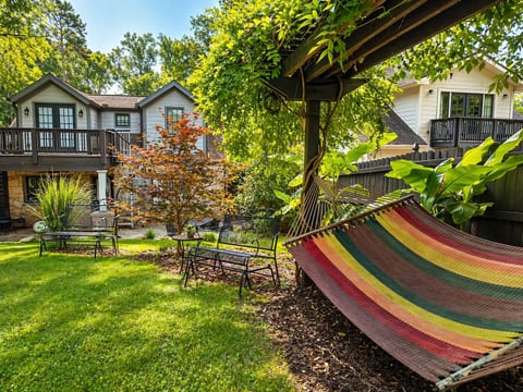 *Walk To Beltline *Fully-Fenced *Pet-Friendly