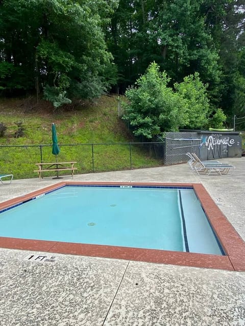 Here's the kiddie pool at Riverside Pool.