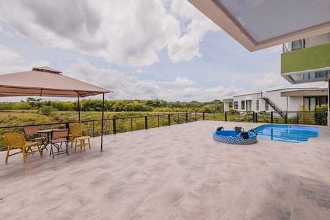 Tranquil escape luxury Villa in Cerritos