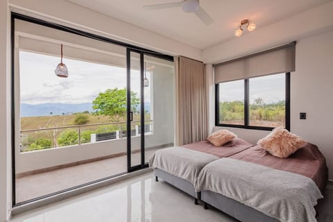 Tranquil escape luxury Villa in Cerritos