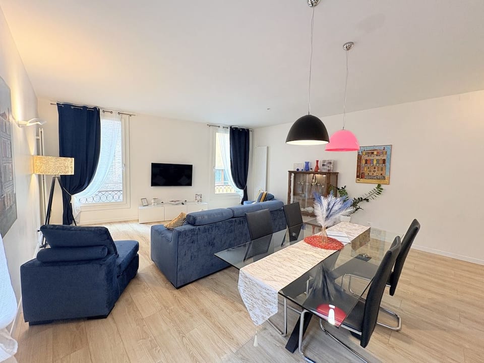 Rialto Bridge Luxury Apartment in Venice image 1