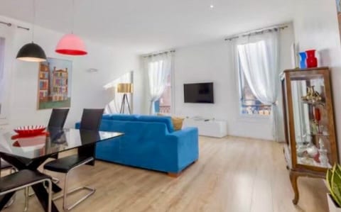 Rialto Bridge Luxury Apartment in Venice image 5