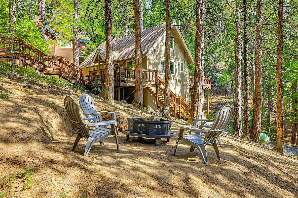 Set on two spacious lots, this cabin offers plenty of room to relax, play, and enjoy the outdoors.
Towering pine trees surround the property, creating a peaceful mountain setting with room for the whole family to spread out.
