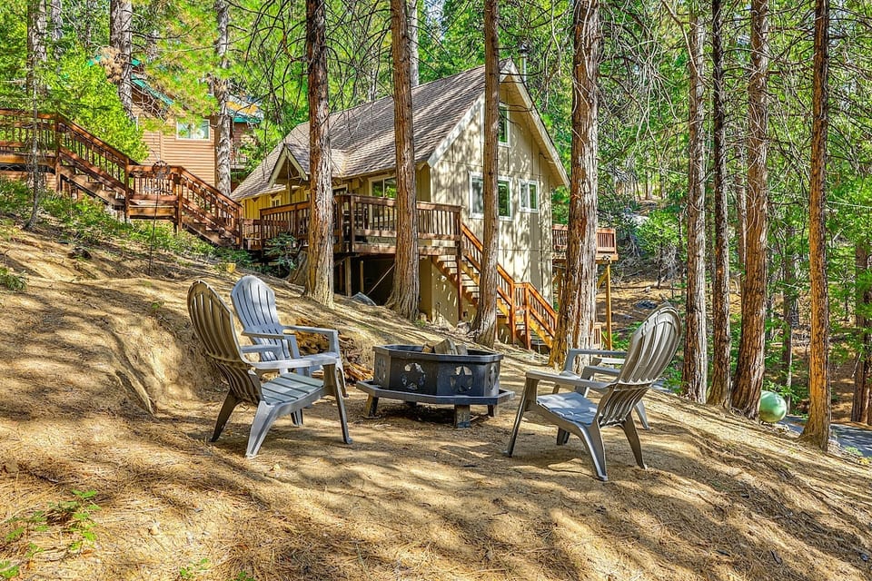 Set on two spacious lots, this cabin offers plenty of room to relax, play, and enjoy the outdoors.
Towering pine trees surround the property, creating a peaceful mountain setting with room for the whole family to spread out.