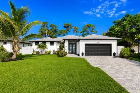 Modern Golf Course Retreat | Near Bonita Beaches