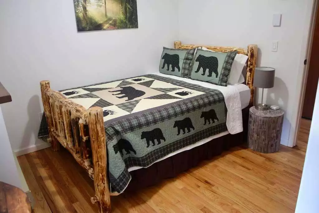 Guest bedroom with queen size log bed, bedstead charging station, and full sized closet. - Escape to a 3-Bedroom Cabin in Lower Catskills - Woodridge