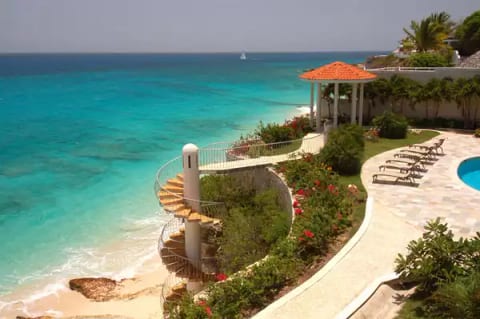 Cielo Azurro- Rainbow Beach Club