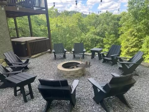 Overlook Ridge-Mtn View-Fire Pit-Hot Tub-Pool Tabl