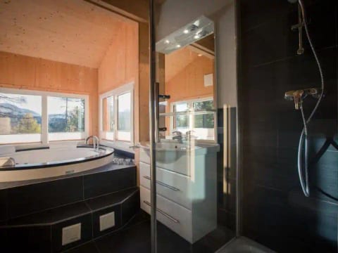 #40 mit IR-Sauna & Sprudelwanne Innen