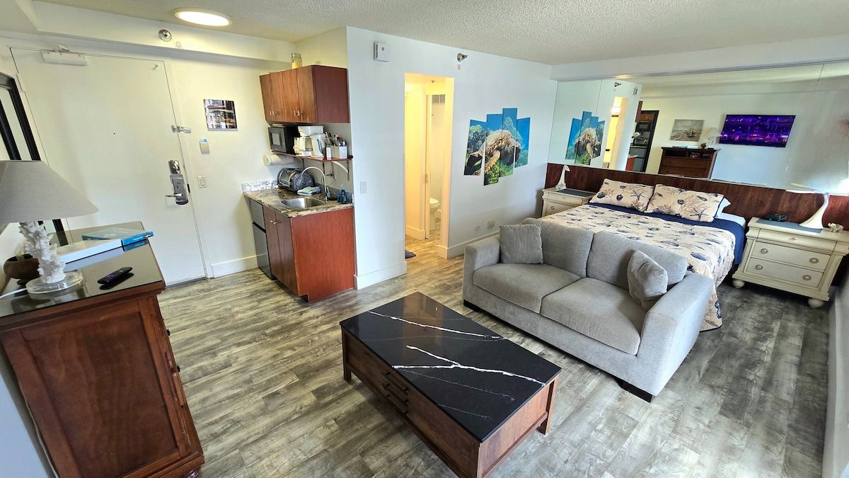 Wonderful, Updated, Waikiki Condo at Aloha Surf!
