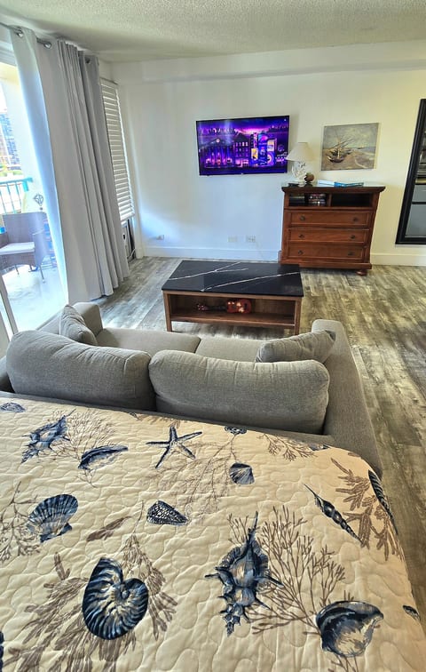 Wonderful, Updated, Waikiki Condo at Aloha Surf! image 5