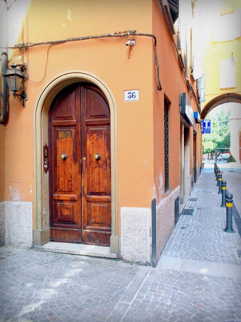 Via Petroni 36