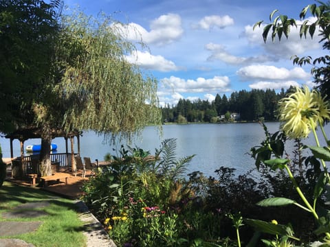 Cottage Lake Bed & Breakfast