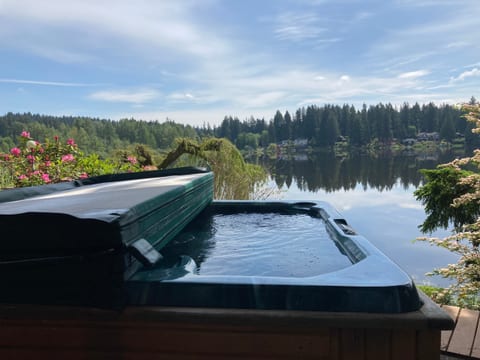 Cottage Lake Bed & Breakfast