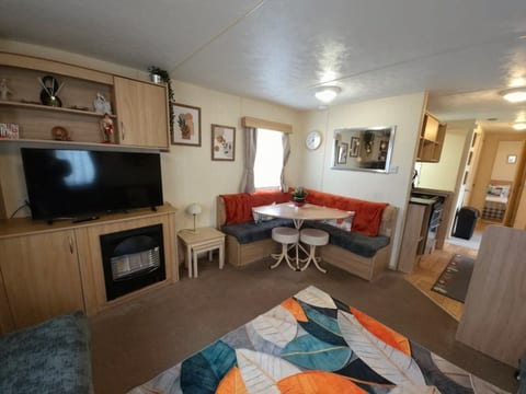 The Retreat Finch - Marine Holiday Park