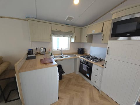 The Retreat Haven - Wheelchair-Friendly Caravan