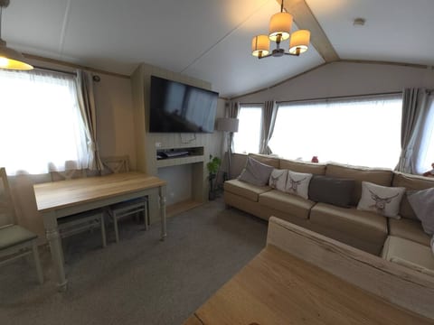 The Retreat Haven - Wheelchair-Friendly Caravan