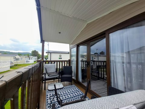 The Retreat Coastline Lido Beach Prestatyn