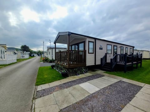 The Retreat Coastline Lido Beach Prestatyn