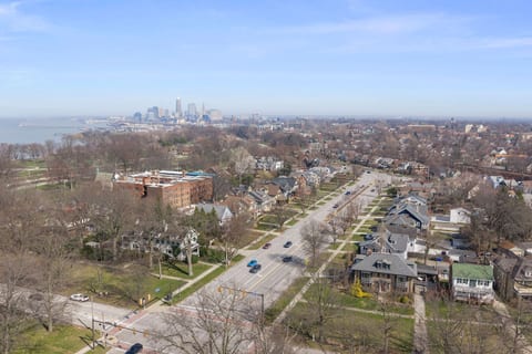 Modern Lake Erie Retreat | Off Street Parking