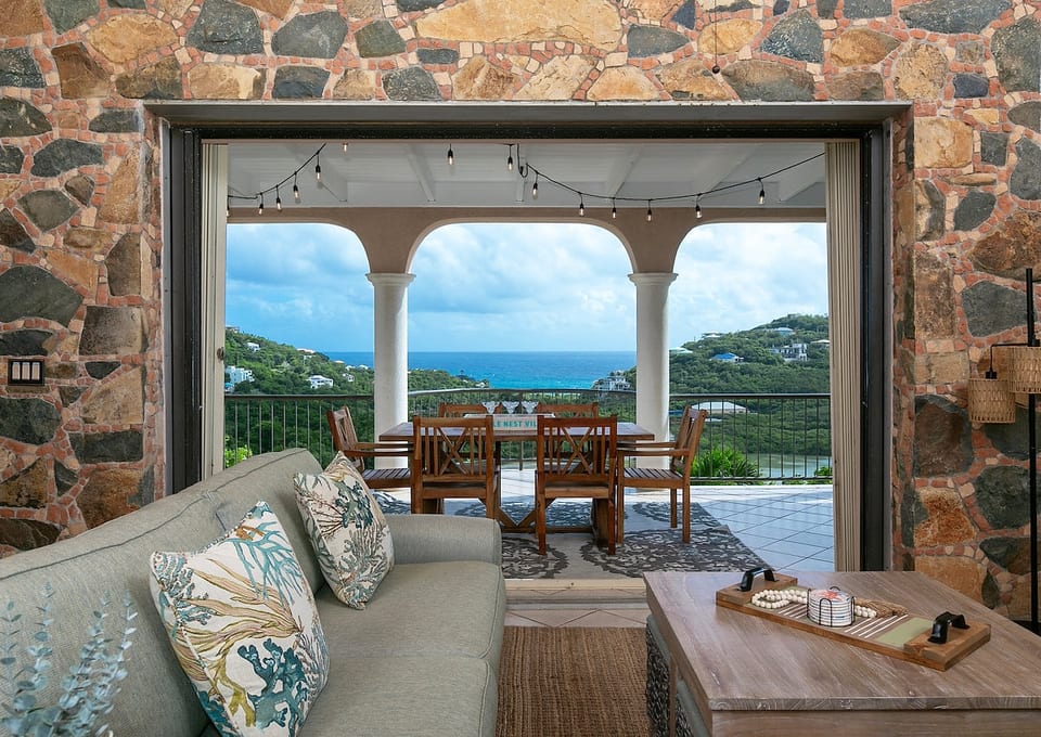 The living room, comes equipped with an amazing view!