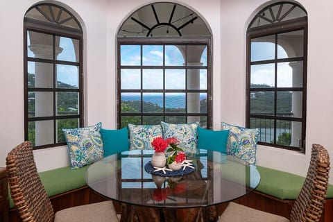 You won't get sick of this kitchen nook.