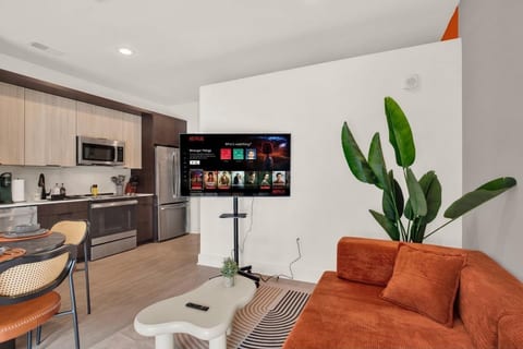 Cozy 1BR OTR Suite | Pool, Gym & City Views