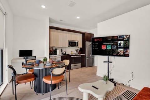Cozy 1BR OTR Suite | Pool, Gym & City Views
