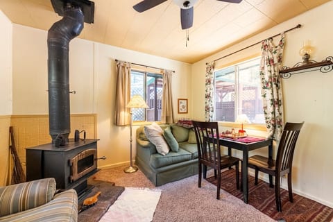 Markleeville Lilac Cottage, Cozy Creekside Cabin