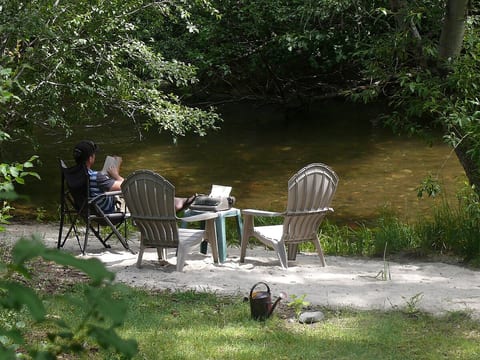 Markleeville Lilac Cottage, Cozy Creekside Cabin