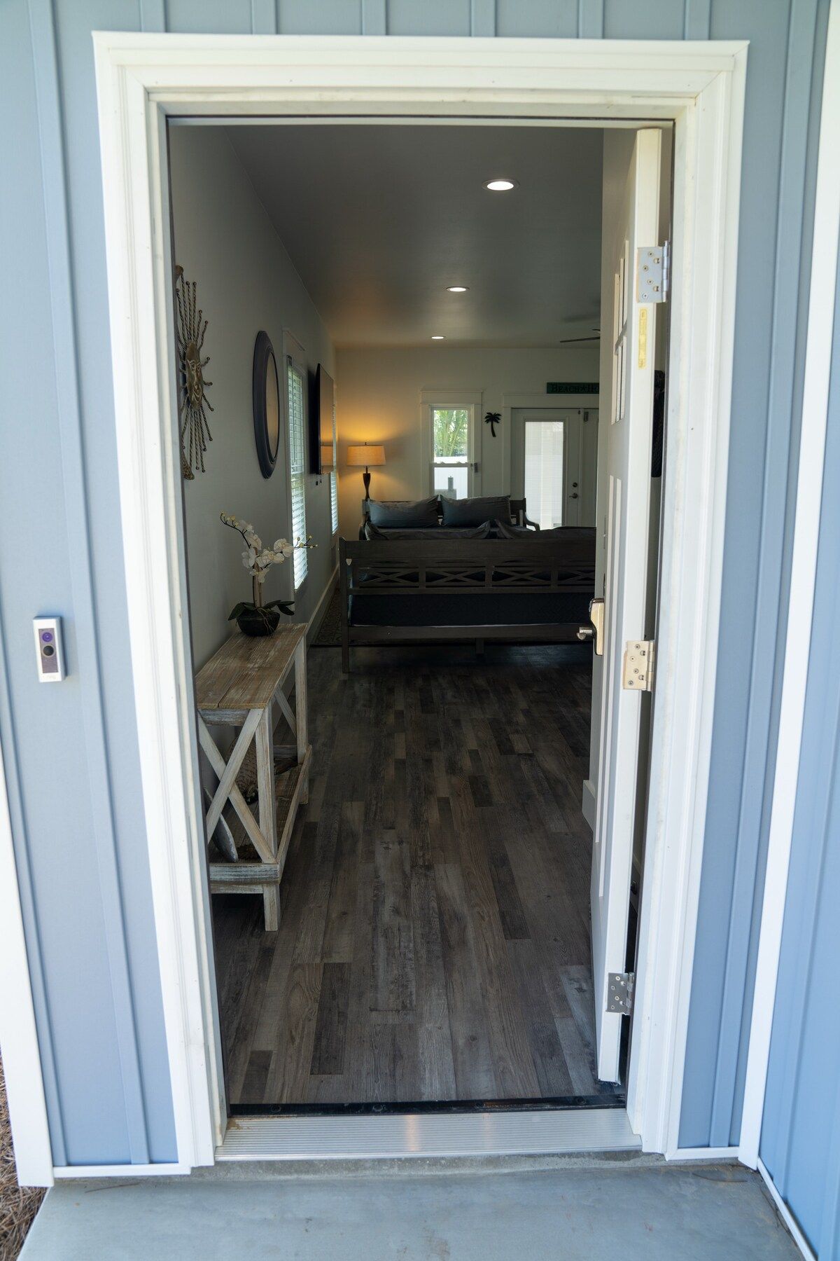 Front Door entrance area w/Ring door bell.